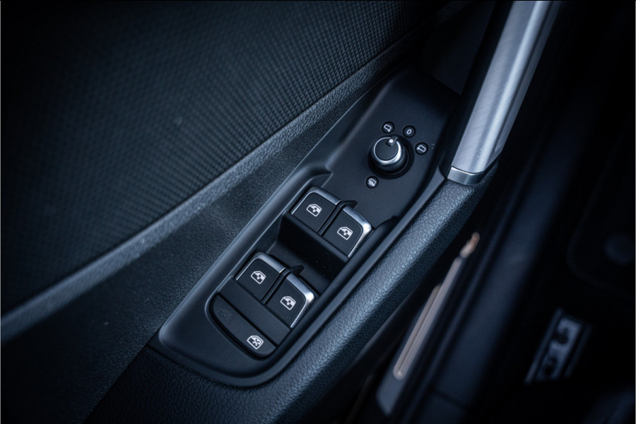 Audi Q2 35 TFSI S-line ** Virtual Cockpit ** 18" S-Design velgen ** Stoelverwarming ** Carplay ** LED ** Automaat