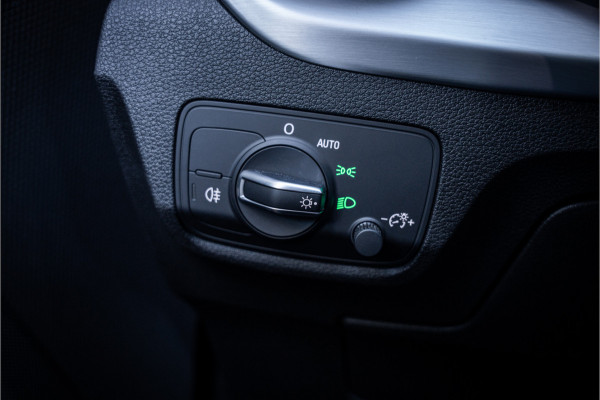 Audi Q2 35 TFSI S-line ** Virtual Cockpit ** 18" S-Design velgen ** Stoelverwarming ** Carplay ** LED ** Automaat