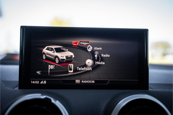 Audi Q2 35 TFSI S-line ** Virtual Cockpit ** 18" S-Design velgen ** Stoelverwarming ** Carplay ** LED ** Automaat
