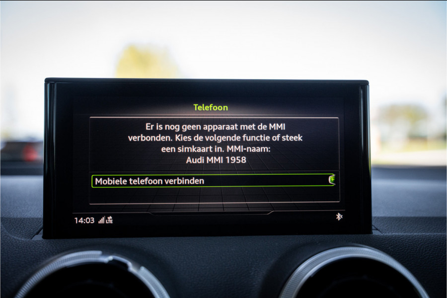Audi Q2 35 TFSI S-line ** Virtual Cockpit ** 18" S-Design velgen ** Stoelverwarming ** Carplay ** LED ** Automaat
