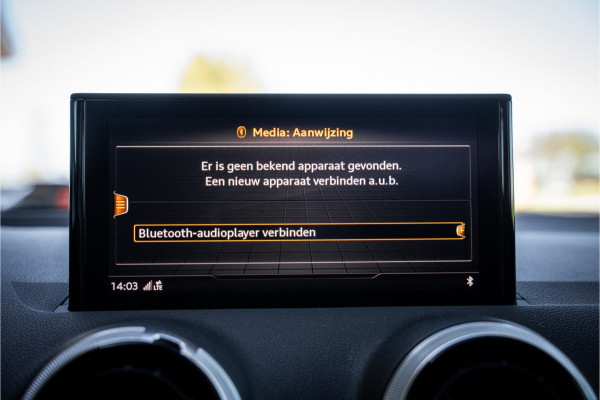 Audi Q2 35 TFSI S-line ** Virtual Cockpit ** 18" S-Design velgen ** Stoelverwarming ** Carplay ** LED ** Automaat
