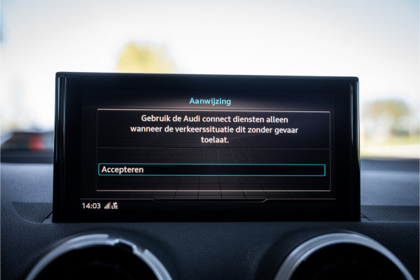 Audi Q2 35 TFSI S-line ** Virtual Cockpit ** 18" S-Design velgen ** Stoelverwarming ** Carplay ** LED ** Automaat