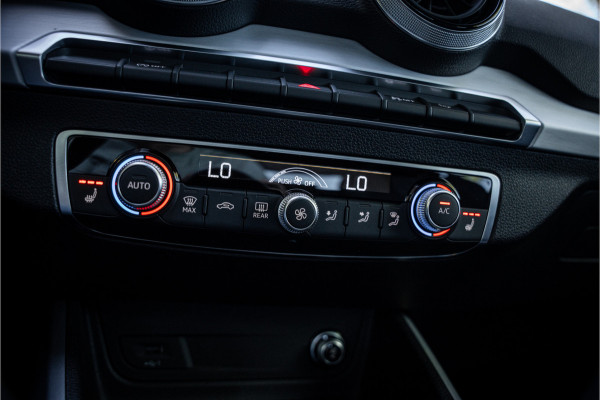 Audi Q2 35 TFSI S-line ** Virtual Cockpit ** 18" S-Design velgen ** Stoelverwarming ** Carplay ** LED ** Automaat