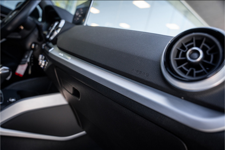 Audi Q2 35 TFSI S-line ** Virtual Cockpit ** 18" S-Design velgen ** Stoelverwarming ** Carplay ** LED ** Automaat