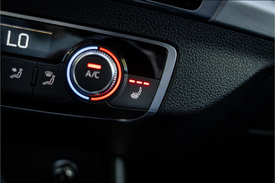Audi Q2 35 TFSI S-line ** Virtual Cockpit ** 18" S-Design velgen ** Stoelverwarming ** Carplay ** LED ** Automaat