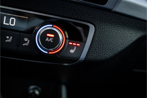 Audi Q2 35 TFSI S-line ** Virtual Cockpit ** 18" S-Design velgen ** Stoelverwarming ** Carplay ** LED ** Automaat