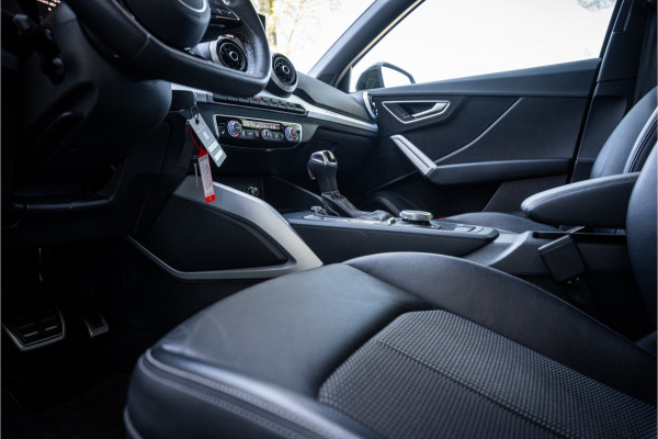 Audi Q2 35 TFSI S-line ** Virtual Cockpit ** 18" S-Design velgen ** Stoelverwarming ** Carplay ** LED ** Automaat