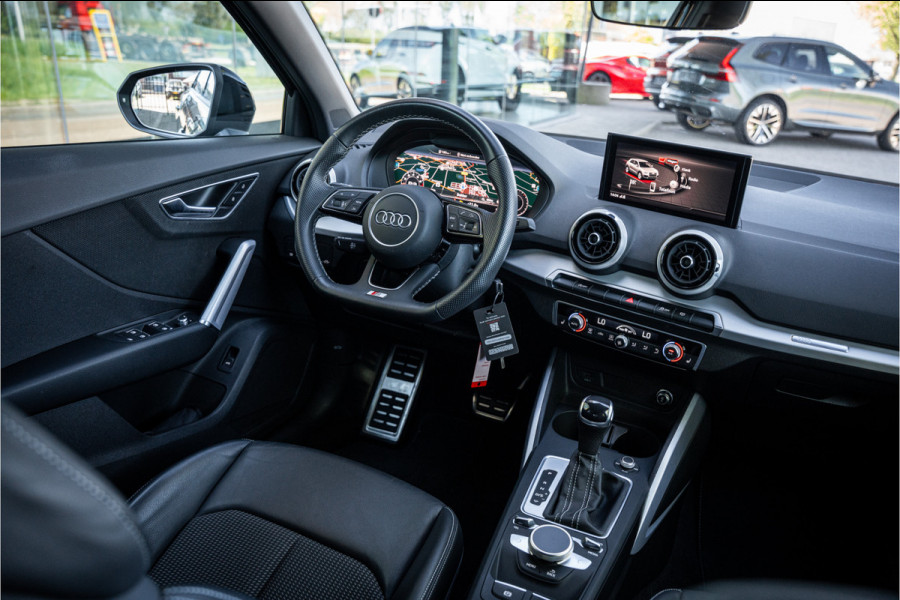 Audi Q2 35 TFSI S-line ** Virtual Cockpit ** 18" S-Design velgen ** Stoelverwarming ** Carplay ** LED ** Automaat