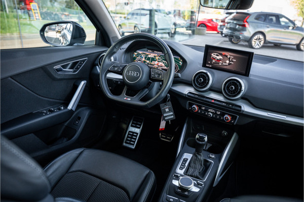 Audi Q2 35 TFSI S-line ** Virtual Cockpit ** 18" S-Design velgen ** Stoelverwarming ** Carplay ** LED ** Automaat