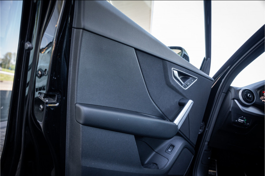 Audi Q2 35 TFSI S-line ** Virtual Cockpit ** 18" S-Design velgen ** Stoelverwarming ** Carplay ** LED ** Automaat
