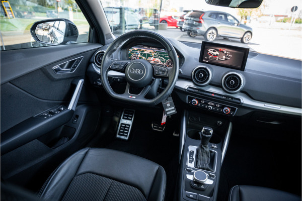 Audi Q2 35 TFSI S-line ** Virtual Cockpit ** 18" S-Design velgen ** Stoelverwarming ** Carplay ** LED ** Automaat