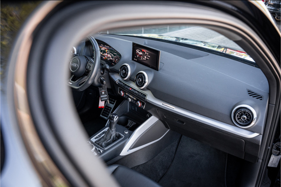 Audi Q2 35 TFSI S-line ** Virtual Cockpit ** 18" S-Design velgen ** Stoelverwarming ** Carplay ** LED ** Automaat