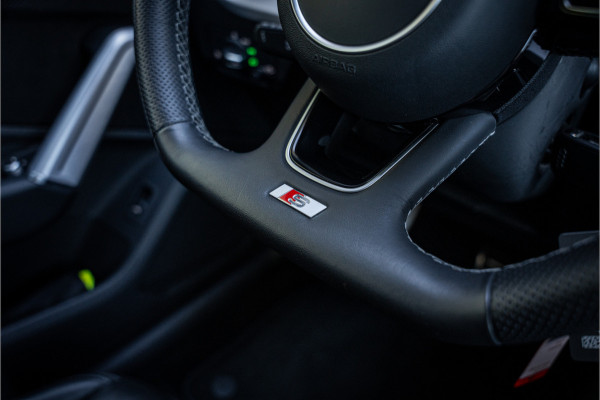 Audi Q2 35 TFSI S-line ** Virtual Cockpit ** 18" S-Design velgen ** Stoelverwarming ** Carplay ** LED ** Automaat