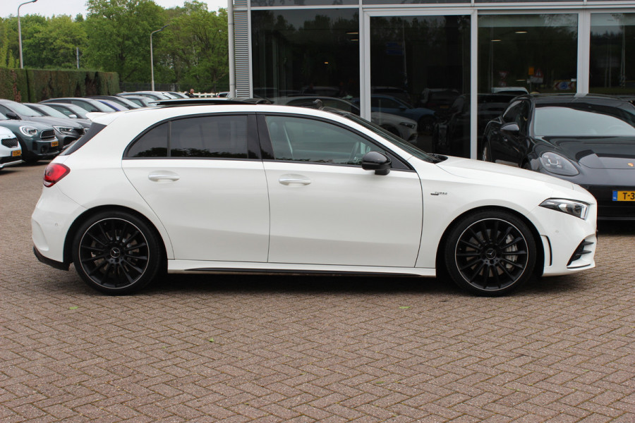 Mercedes-Benz A-Klasse AMG 35 4MATIC Premium 56.103 km! / Panoramadak / Camera / Burmester / AMG Stuur / 19'' / Memory seats / Sfeerverlichting / Matrix LED / DAB / Stoelverwarming / Cruise Control