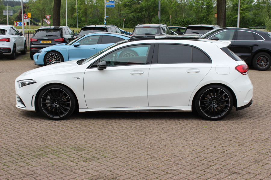 Mercedes-Benz A-Klasse AMG 35 4MATIC Premium 56.103 km! / Panoramadak / Camera / Burmester / AMG Stuur / 19'' / Memory seats / Sfeerverlichting / Matrix LED / DAB / Stoelverwarming / Cruise Control