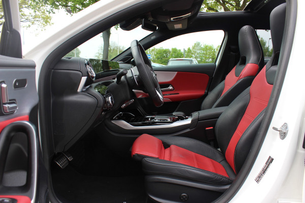 Mercedes-Benz A-Klasse AMG 35 4MATIC Premium 56.103 km! / Panoramadak / Camera / Burmester / AMG Stuur / 19'' / Memory seats / Sfeerverlichting / Matrix LED / DAB / Stoelverwarming / Cruise Control