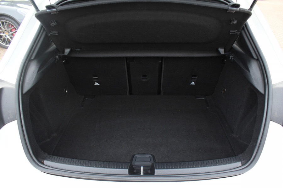 Mercedes-Benz A-Klasse AMG 35 4MATIC Premium 56.103 km! / Panoramadak / Camera / Burmester / AMG Stuur / 19'' / Memory seats / Sfeerverlichting / Matrix LED / DAB / Stoelverwarming / Cruise Control