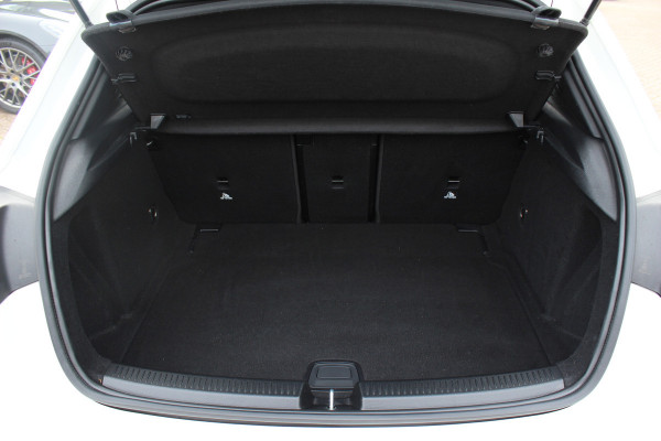 Mercedes-Benz A-Klasse AMG 35 4MATIC Premium 56.103 km! / Panoramadak / Camera / Burmester / AMG Stuur / 19'' / Memory seats / Sfeerverlichting / Matrix LED / DAB / Stoelverwarming / Cruise Control