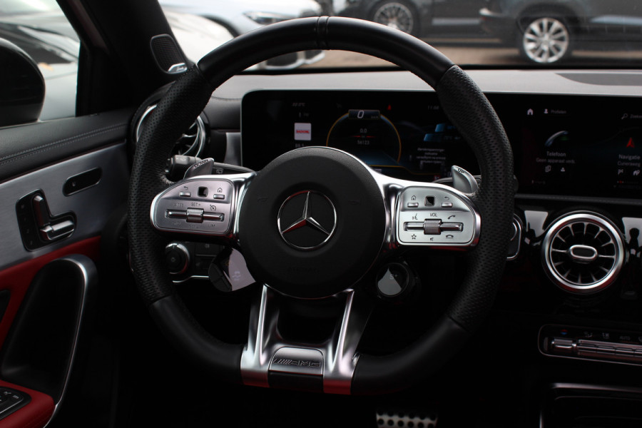 Mercedes-Benz A-Klasse AMG 35 4MATIC Premium 56.103 km! / Panoramadak / Camera / Burmester / AMG Stuur / 19'' / Memory seats / Sfeerverlichting / Matrix LED / DAB / Stoelverwarming / Cruise Control