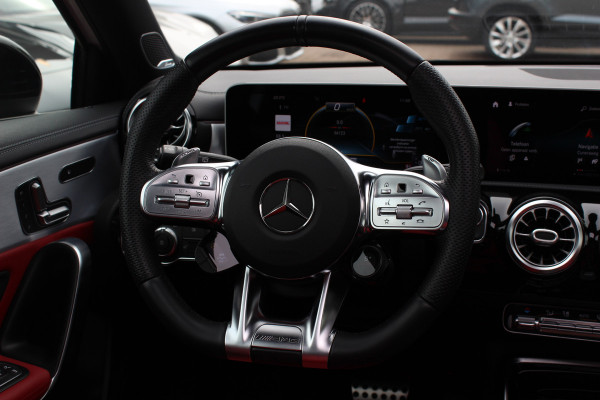Mercedes-Benz A-Klasse AMG 35 4MATIC Premium 56.103 km! / Panoramadak / Camera / Burmester / AMG Stuur / 19'' / Memory seats / Sfeerverlichting / Matrix LED / DAB / Stoelverwarming / Cruise Control