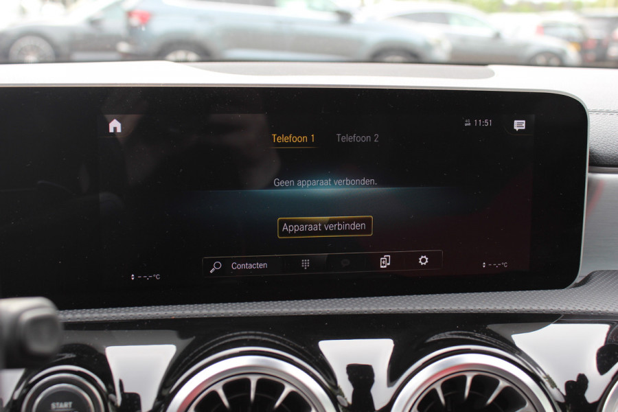 Mercedes-Benz A-Klasse AMG 35 4MATIC Premium 56.103 km! / Panoramadak / Camera / Burmester / AMG Stuur / 19'' / Memory seats / Sfeerverlichting / Matrix LED / DAB / Stoelverwarming / Cruise Control
