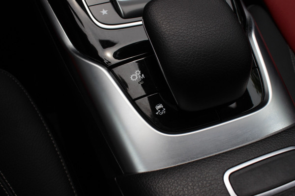 Mercedes-Benz A-Klasse AMG 35 4MATIC Premium 56.103 km! / Panoramadak / Camera / Burmester / AMG Stuur / 19'' / Memory seats / Sfeerverlichting / Matrix LED / DAB / Stoelverwarming / Cruise Control