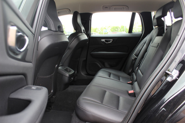 Volvo V60 2.0 D4 Inscription / Trekhaak / Camera / Leder / Standverwarming / 19'' / Navigatie / Harman Kardon / Stoelverwarming 4x / Cruise Control / Virtual Cockpit