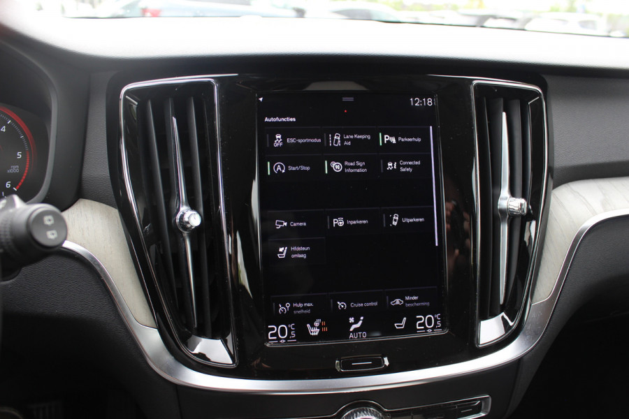 Volvo V60 2.0 D4 Inscription / Trekhaak / Camera / Leder / Standverwarming / 19'' / Navigatie / Harman Kardon / Stoelverwarming 4x / Cruise Control / Virtual Cockpit