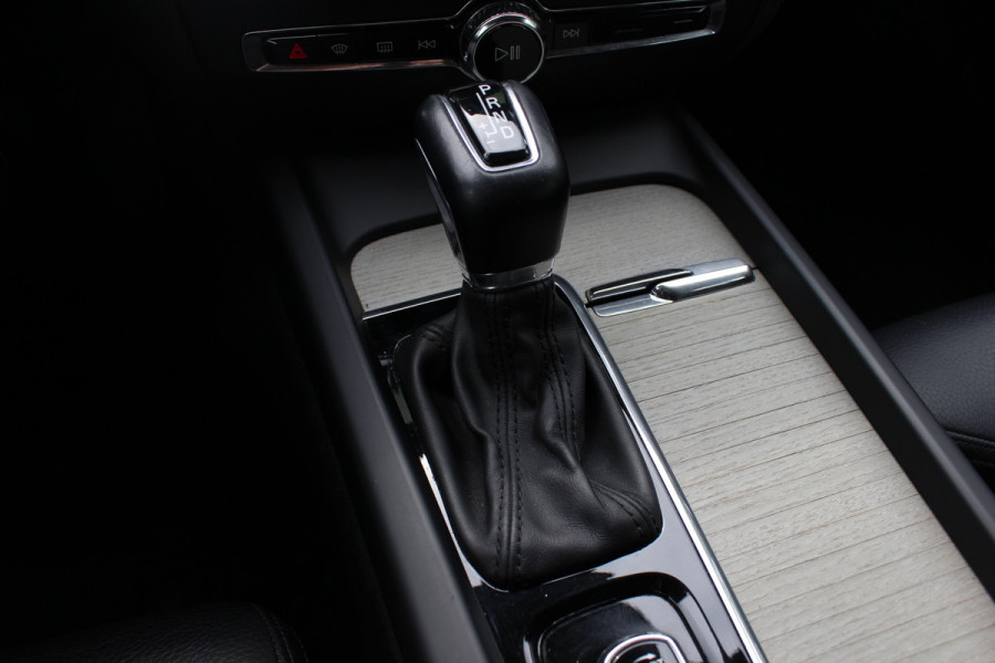 Volvo V60 2.0 D4 Inscription / Trekhaak / Camera / Leder / Standverwarming / 19'' / Navigatie / Harman Kardon / Stoelverwarming 4x / Cruise Control / Virtual Cockpit