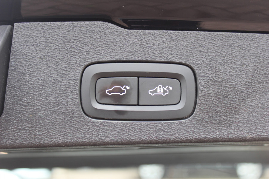 Volvo V60 2.0 D4 Inscription / Trekhaak / Camera / Leder / Standverwarming / 19'' / Navigatie / Harman Kardon / Stoelverwarming 4x / Cruise Control / Virtual Cockpit
