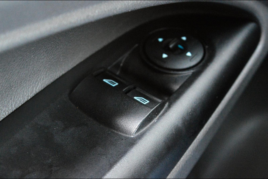 Ford Transit Connect 1.5 TDCI L1 Ambiente 3-ZITS AUT. | Cruise