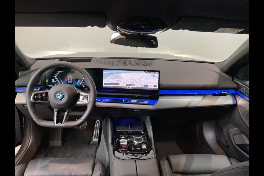 BMW 5 Serie 550e xDrive M-SPORT Pro ** LEDER, STOELVENT, ACC, HuD, B&W Sound, 20-inch LMV ** Ex. BMW AG - 28k onder NP ** ** INFORMEER OOK NAAR ONZE AANTREKKELIJKE FINANCIAL-LEASE TARIEVEN **