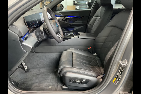 BMW 5 Serie 550e xDrive M-SPORT Pro ** LEDER, STOELVENT, ACC, HuD, B&W Sound, 20-inch LMV ** Ex. BMW AG - 28k onder NP ** ** INFORMEER OOK NAAR ONZE AANTREKKELIJKE FINANCIAL-LEASE TARIEVEN **