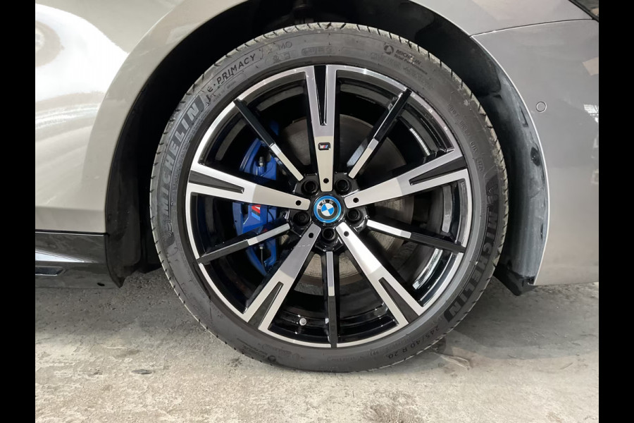 BMW 5 Serie 550e xDrive M-SPORT Pro ** LEDER, STOELVENT, ACC, HuD, B&W Sound, 20-inch LMV ** Ex. BMW AG - 28k onder NP ** ** INFORMEER OOK NAAR ONZE AANTREKKELIJKE FINANCIAL-LEASE TARIEVEN **