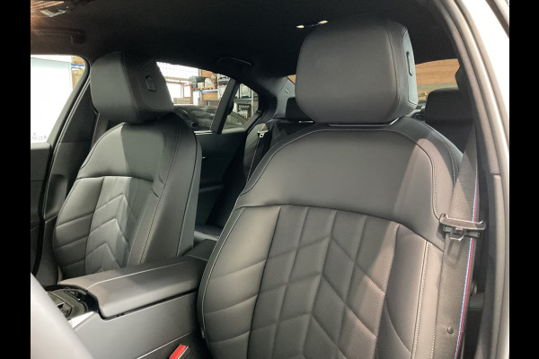 BMW 5 Serie 550e xDrive M-SPORT Pro ** LEDER, STOELVENT, ACC, HuD, B&W Sound, 20-inch LMV ** Ex. BMW AG - 28k onder NP ** ** INFORMEER OOK NAAR ONZE AANTREKKELIJKE FINANCIAL-LEASE TARIEVEN **