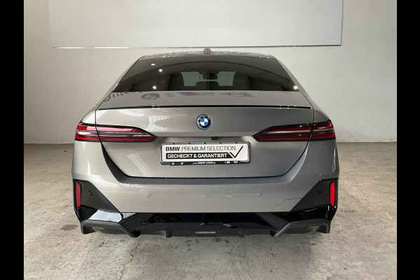 BMW 5 Serie 550e xDrive M-SPORT Pro ** LEDER, STOELVENT, ACC, HuD, B&W Sound, 20-inch LMV ** Ex. BMW AG - 28k onder NP ** ** INFORMEER OOK NAAR ONZE AANTREKKELIJKE FINANCIAL-LEASE TARIEVEN **