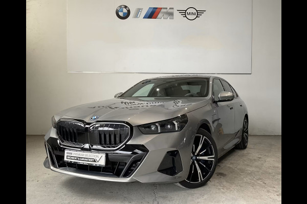 BMW 5 Serie 550e xDrive M-SPORT Pro ** LEDER, STOELVENT, ACC, HuD, B&W Sound, 20-inch LMV ** Ex. BMW AG - 28k onder NP ** ** INFORMEER OOK NAAR ONZE AANTREKKELIJKE FINANCIAL-LEASE TARIEVEN **