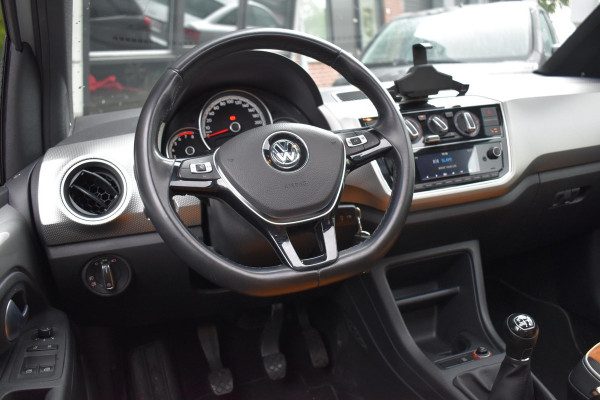 Volkswagen up! 1.0 TSI BMT cross up! Airco Pano Stoelverwarming BBD
