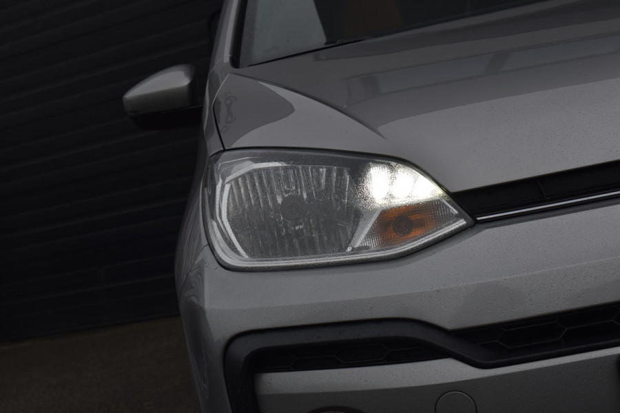 Volkswagen up! 1.0 TSI BMT cross up! Airco Pano Stoelverwarming BBD