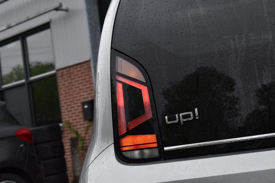 Volkswagen up! 1.0 TSI BMT cross up! Airco Pano Stoelverwarming BBD