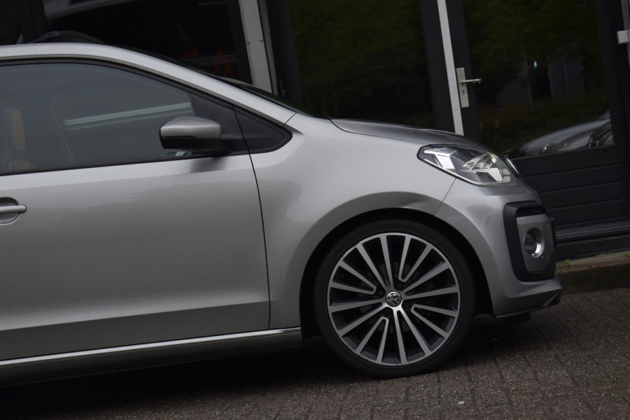 Volkswagen up! 1.0 TSI BMT cross up! Airco Pano Stoelverwarming BBD