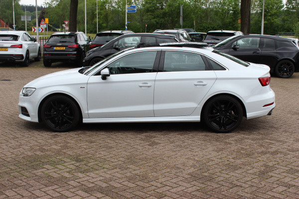 Audi A3 Limousine 35 TFSI CoD Sport S Line Edition / Panoramadak / Virtual Cockpit / Half leder / Navigatie / 18'' / Stoelverwarming / DAB / Cruise Control