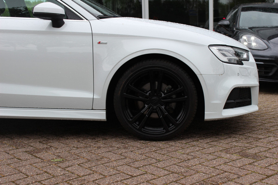Audi A3 Limousine 35 TFSI CoD Sport S Line Edition / Panoramadak / Virtual Cockpit / Half leder / Navigatie / 18'' / Stoelverwarming / DAB / Cruise Control