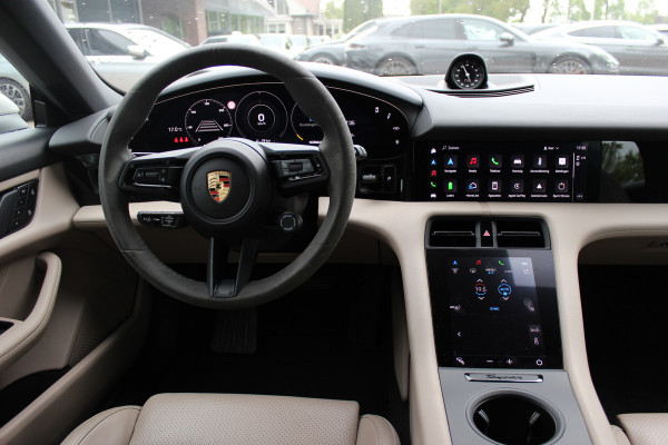 Porsche Taycan Sport Turismo 4S 93 kWh / SoH 91,9% / Panoramadak / 360Camera / Head-up / Accu Performance+ / 21'' / Achterasbesturing / Luchtvering / Keyless / Stoel+Stuurverwarming / DAB / ACC