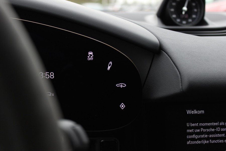 Porsche Taycan Sport Turismo 4S 93 kWh / SoH 91,9% / Panoramadak / 360Camera / Head-up / Accu Performance+ / 21'' / Achterasbesturing / Luchtvering / Keyless / Stoel+Stuurverwarming / DAB / ACC