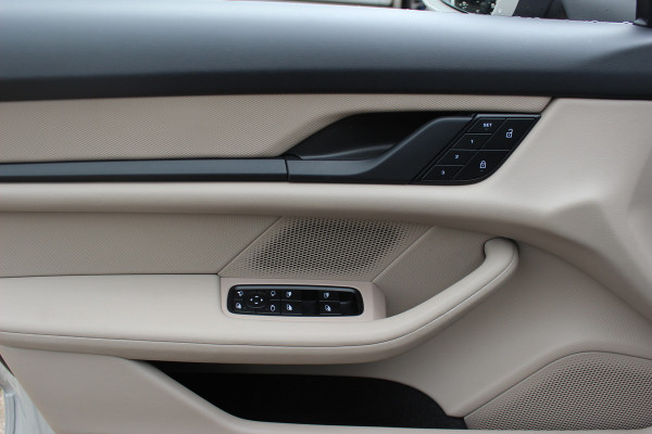 Porsche Taycan Sport Turismo 4S 93 kWh / SoH 91,9% / Panoramadak / 360Camera / Head-up / Accu Performance+ / 21'' / Achterasbesturing / Luchtvering / Keyless / Stoel+Stuurverwarming / DAB / ACC