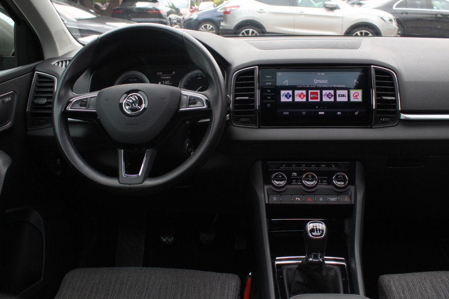 Škoda Karoq 1.5 TSI ACT Style Business / Trekhaak / Camera / Keyless / CarPlay / 18'' / Canton Audio / DAB / Stoelverwarming / Cruise Control Adaptief
