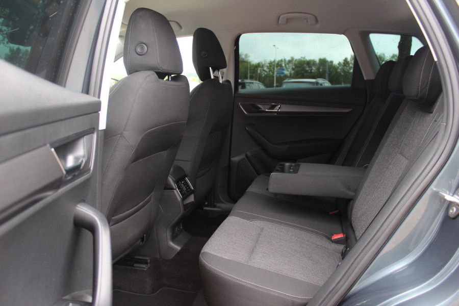 Škoda Karoq 1.5 TSI ACT Style Business / Trekhaak / Camera / Keyless / CarPlay / 18'' / Canton Audio / DAB / Stoelverwarming / Cruise Control Adaptief