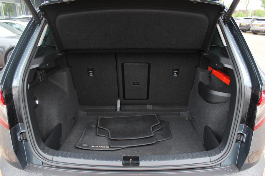 Škoda Karoq 1.5 TSI ACT Style Business / Trekhaak / Camera / Keyless / CarPlay / 18'' / Canton Audio / DAB / Stoelverwarming / Cruise Control Adaptief