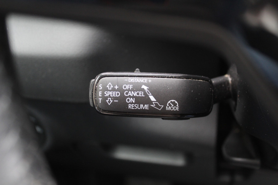 Škoda Karoq 1.5 TSI ACT Style Business / Trekhaak / Camera / Keyless / CarPlay / 18'' / Canton Audio / DAB / Stoelverwarming / Cruise Control Adaptief